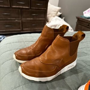 Nike Women's Air Max THEA MID Casual Shoes